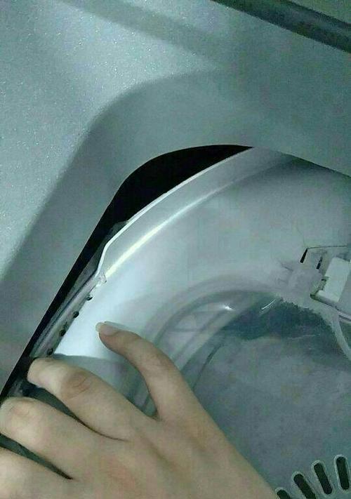 阳台洗衣机接口破损的解决方法（如何修复或更换阳台洗衣机接口）