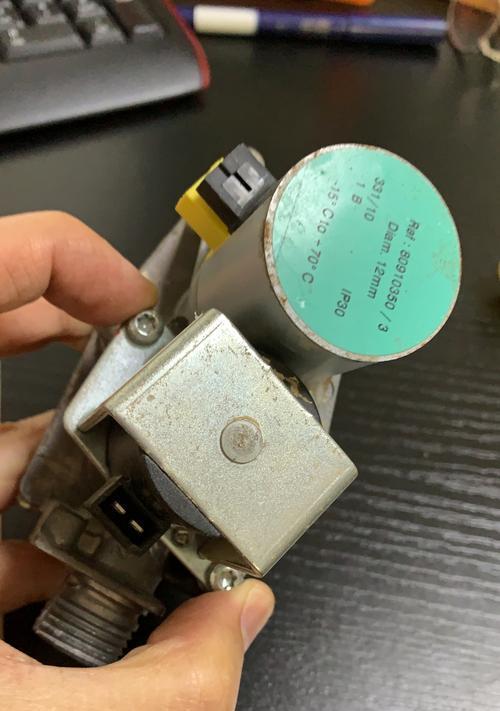 威能热水器故障代码F22的解决方法（分析F22故障代码的原因及有效的解决方案）