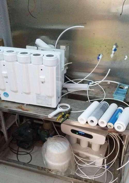 净水器滤芯盖无法拧开的解决方法（快速解决净水器滤芯盖拧不开的问题）