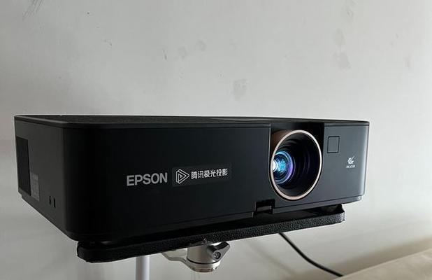 投影仪显示界面不全问题的解决方法（投影仪显示不全的原因及应对措施）