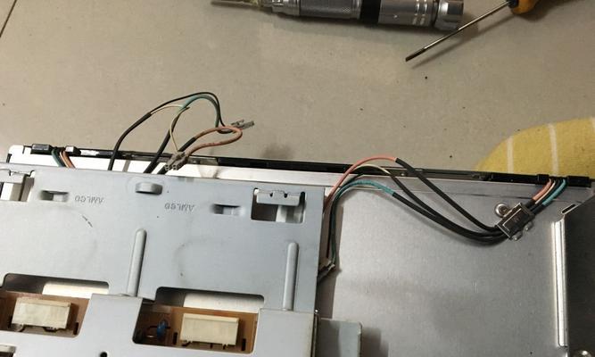 电视显示器修理技巧与方法（掌握修理电视显示器的关键步骤和技巧）