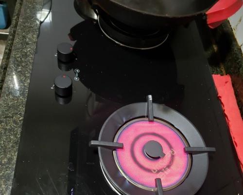 燃气灶点燃后又熄火的原因及解决方法（为什么燃气灶点燃后会自动熄火）