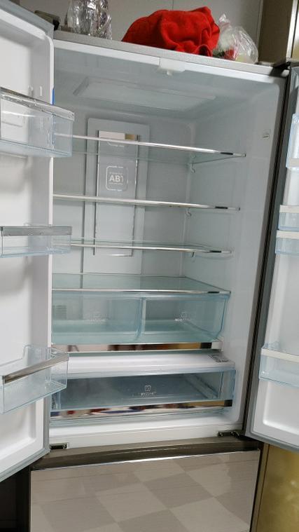 冰箱封闭条的清洗方法及注意事项（轻松解决冰箱封闭条清洗难题）