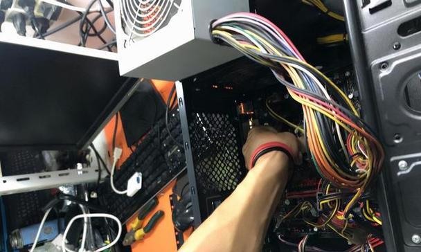 显示器屏线损坏解决方案（如何修复显示器屏线损坏及预防措施）