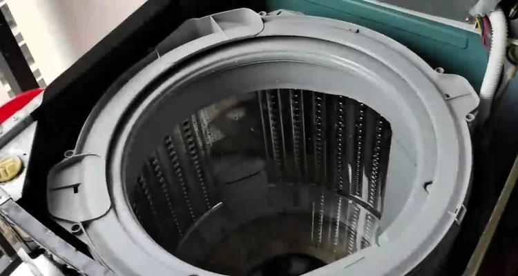 老款全自动洗衣机的清洗方法（简单有效的清洗技巧）