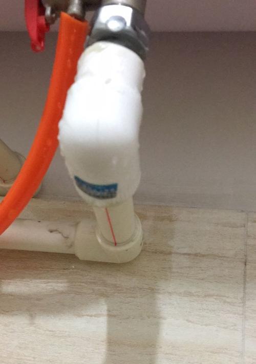 热水器管子漏水怎么办（应对热水器管子漏水的方法及注意事项）