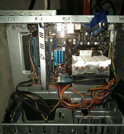 开机显示器的工作原因及作用（解析显示器如何在开机时显示图像）