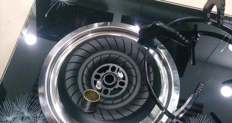燃气灶为什么要用东西压着才能打火（探索燃气灶打火的原理和安全保障）