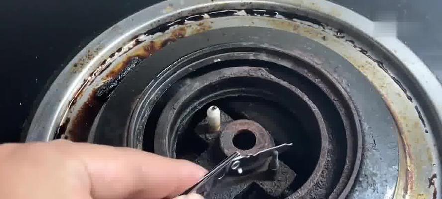 燃气灶起火修复指南（应对燃气灶起火的方法及安全注意事项）