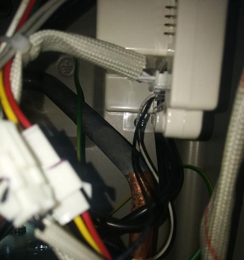 万家乐太阳能热水器溢水怎么办？维修方法有哪些？