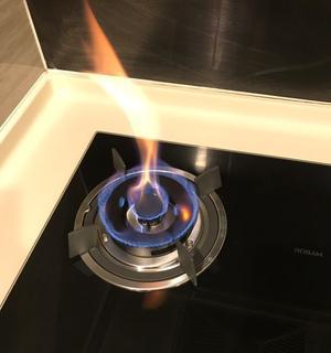 燃气灶盖子孔堵了怎么办？如何快速清理和维护？