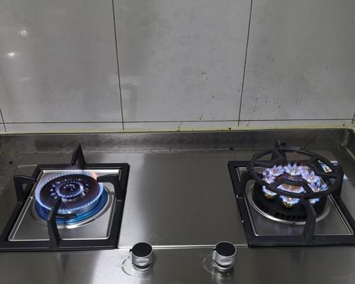 燃气灶盖子孔堵了怎么办？如何快速清理和维护？