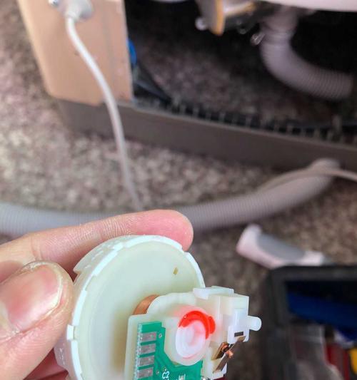 如何测试洗衣机水位检测器？常见问题有哪些？