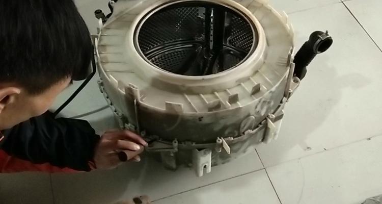 洗衣机转盘松动了怎么办？维修方法有哪些？
