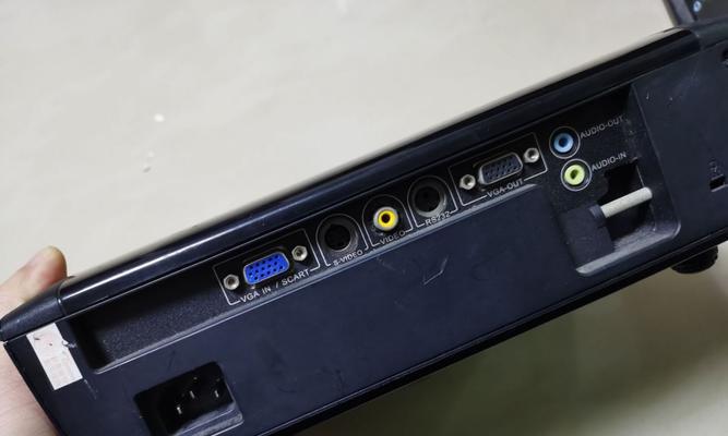 投影仪方向反了怎么办？如何快速调整投影画面？