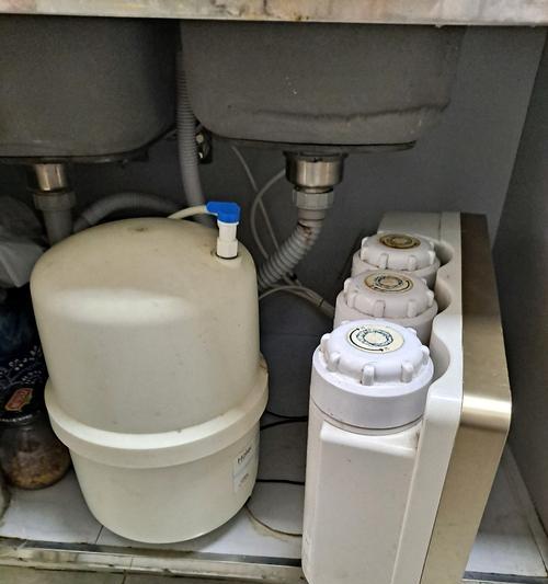 饮水机底部漏水怎么修理？维修步骤和注意事项是什么？