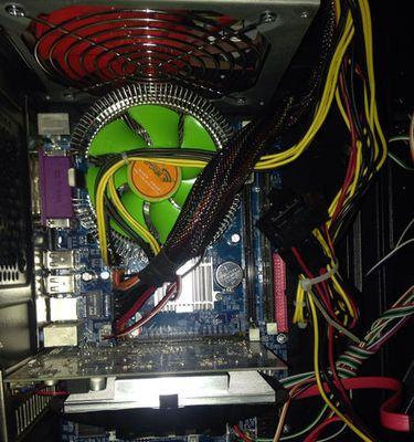 电脑开关机屏幕响是怎么回事？原因是什么？