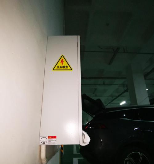 电脑显示器边缘触电该如何处理？