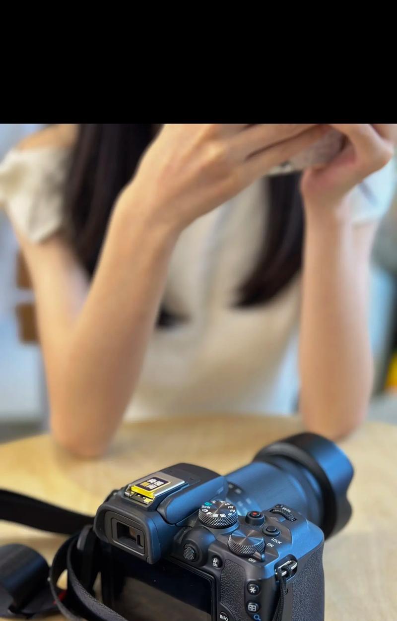 手机拍照时自动人脸取景器如何启用？取景器使用技巧有哪些？