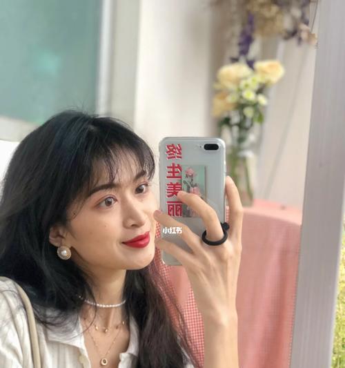 对镜拍照时手机后置镜头如何调整？