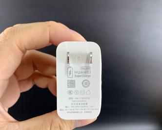 蓝牙耳机专用充电器电压是多少？如何选择合适的充电器？