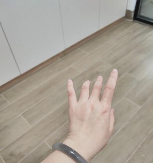手机摄像头冒紫光是什么意思？是否需要维修？
