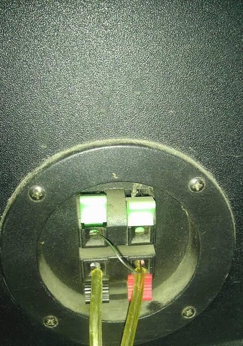 外接音箱如何实现变声效果？